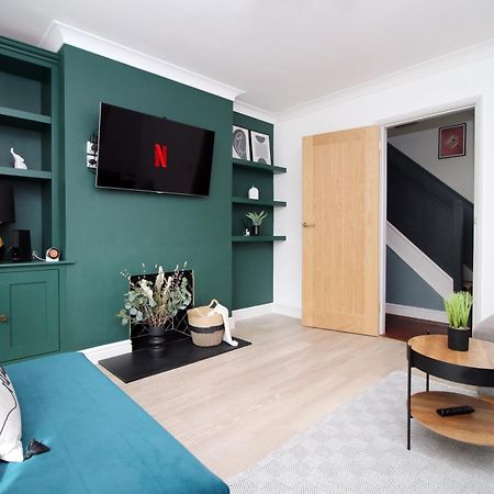 Stylish Home In Bath With Driveway Parking, 10Min From City Εξωτερικό φωτογραφία