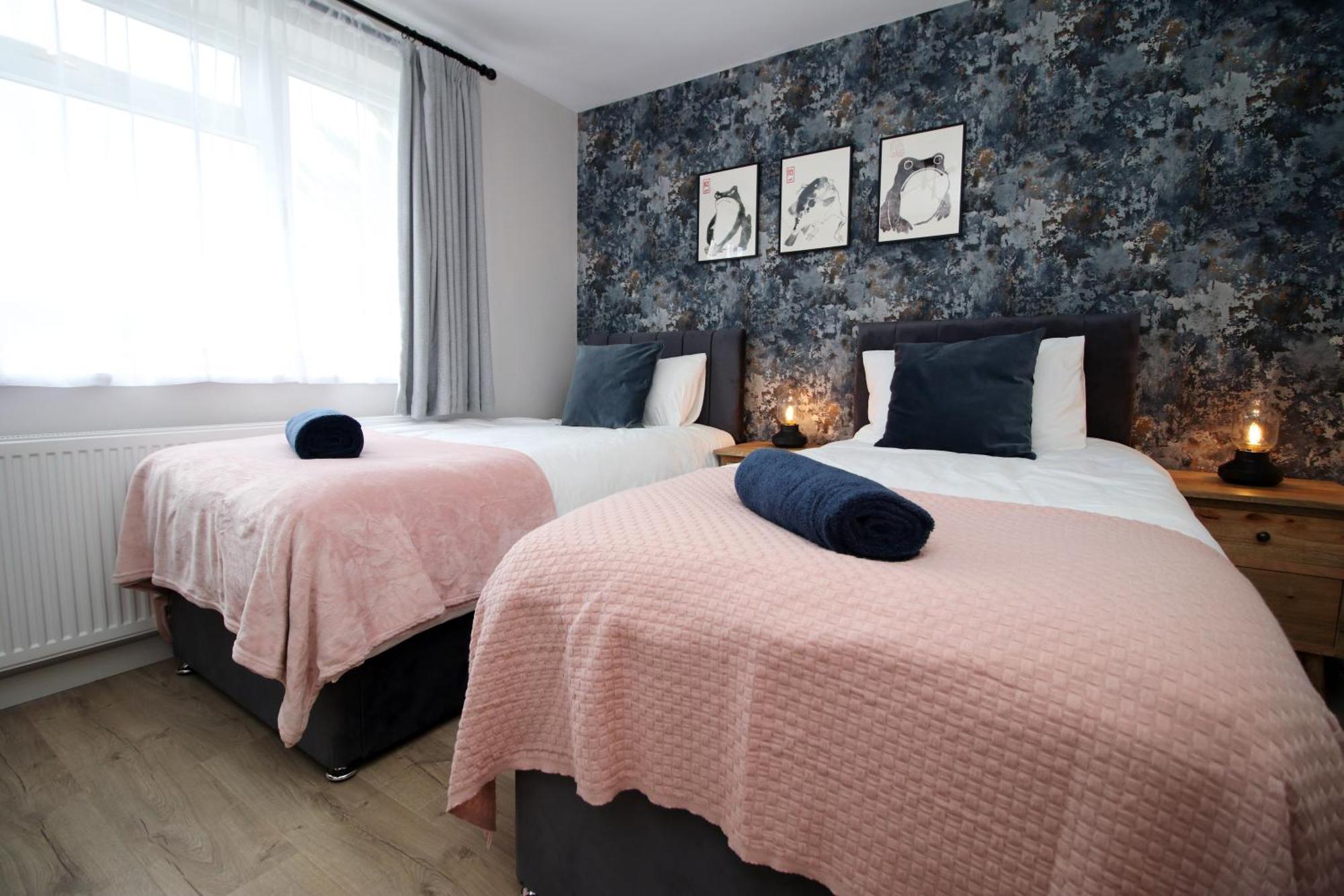 Stylish Home In Bath With Driveway Parking, 10Min From City Εξωτερικό φωτογραφία