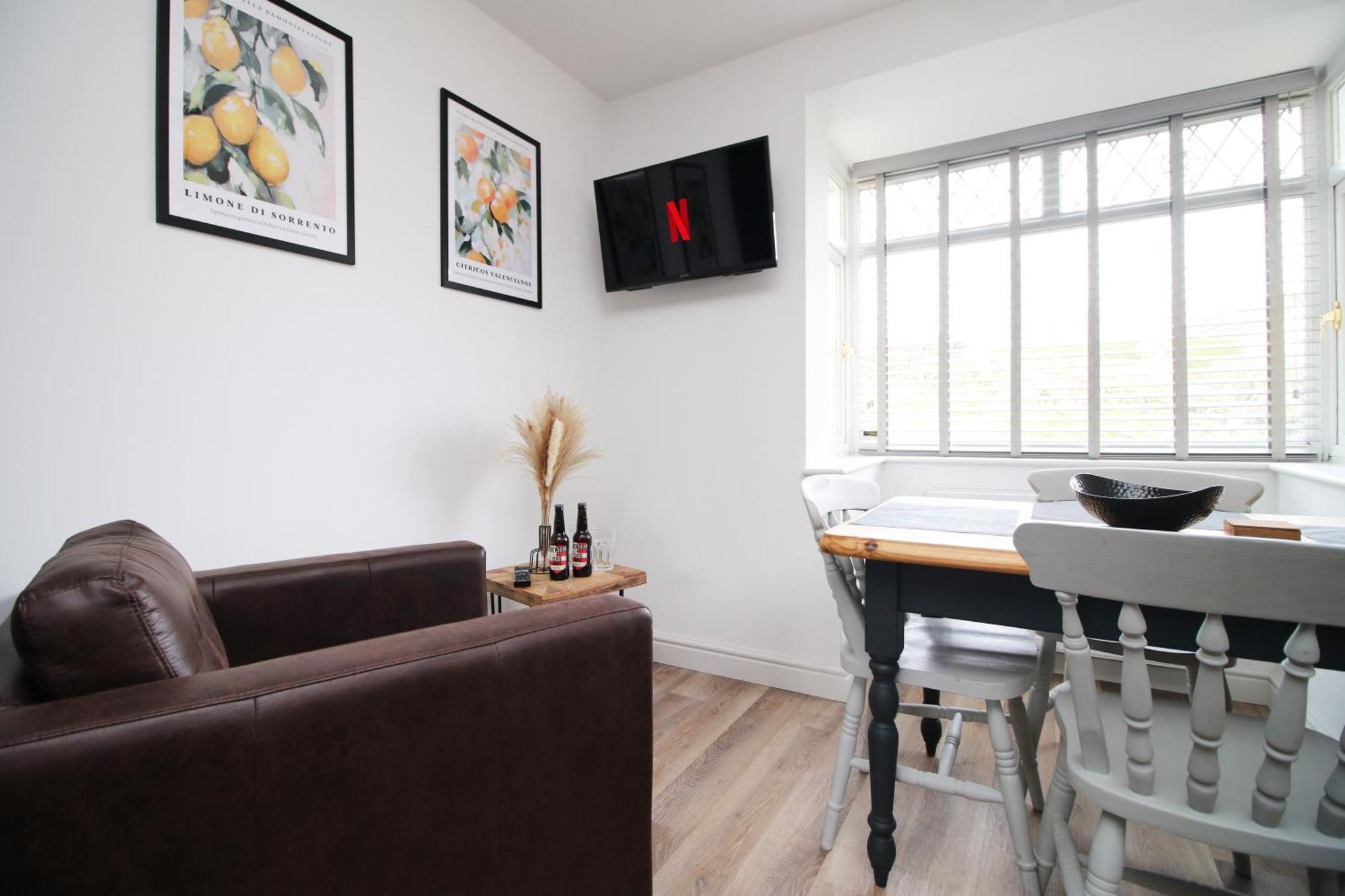 Stylish Home In Bath With Driveway Parking, 10Min From City Εξωτερικό φωτογραφία