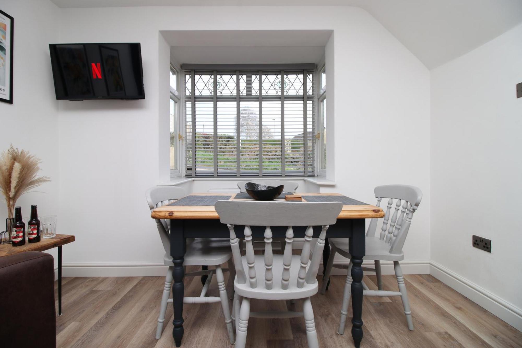Stylish Home In Bath With Driveway Parking, 10Min From City Εξωτερικό φωτογραφία