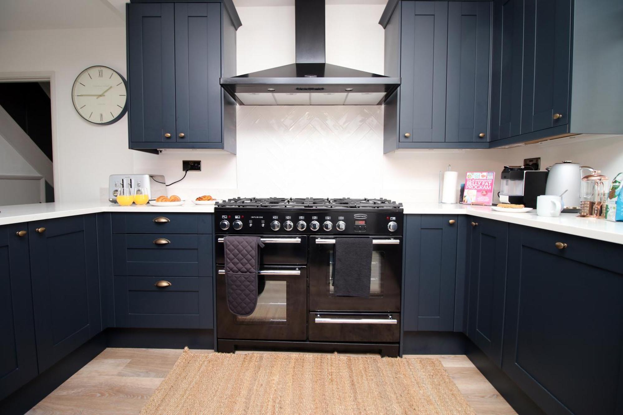 Stylish Home In Bath With Driveway Parking, 10Min From City Εξωτερικό φωτογραφία